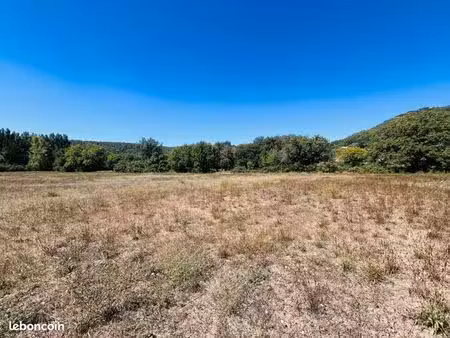 terrain 1 000 m² salernes