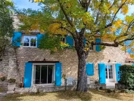 maison en pierre vue panoramique sur lubéron à vachères
