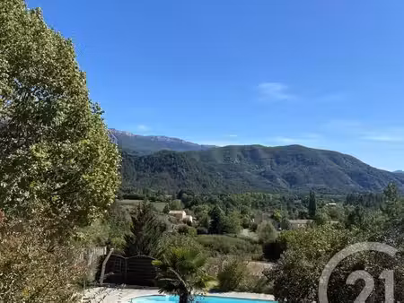 propriété 5 pièces 135 m²