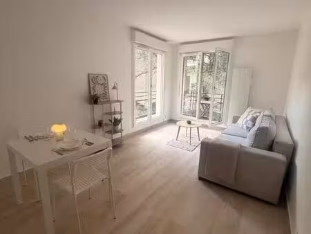 sous-location – studio meublé avec balcon aux portes de la défense – 33 m²