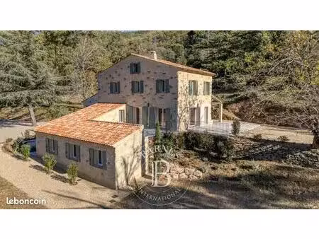 propriété 8 pièces 212 m²