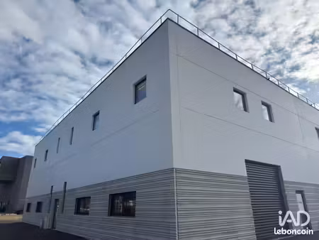murs commerciaux 155 m² signes