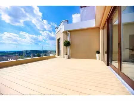 charmant t3 lumineux avec une grande terrasse et une place de parking !