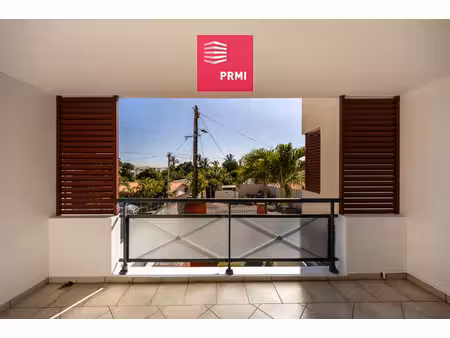 prmi : appartement t1 lumineux avec varangue et parking à sainte-clotilde  à proximité imm