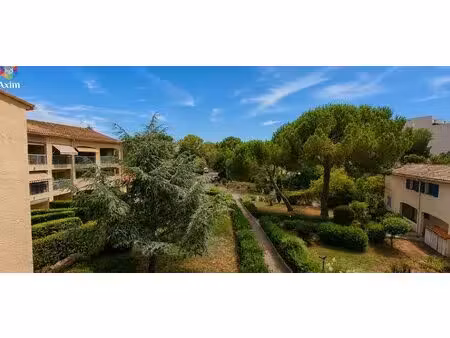 saint-raphaël – appartement avec terrasse couverte – vue sur les jardins