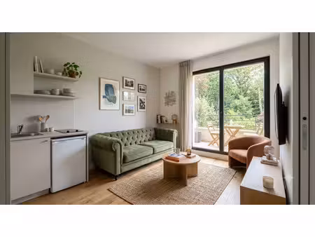 superbe studio lumineux idéalement situé à seulement 250m de la gare de saint-cloud !