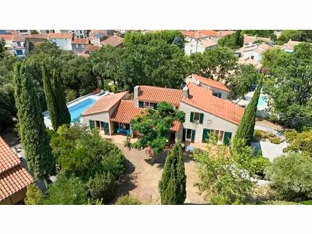 belle maison familiale avec piscine et grand jardin à laroque-des-albères