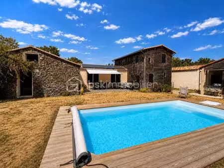 maison de caractère rénovée – 180 m² – piscine chauffée & pool house