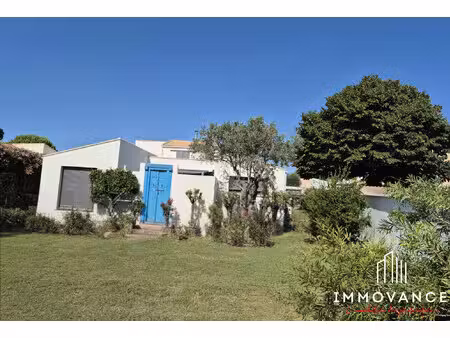 à quelques pas de la lagune de thau villa de 270m2