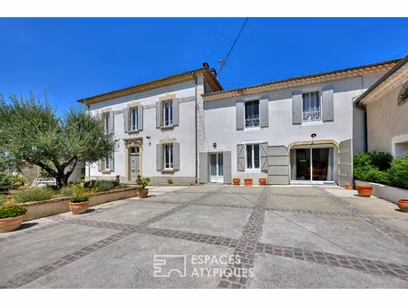 maison bourgeoise vigneronne rénovée avec piscines et gîtes