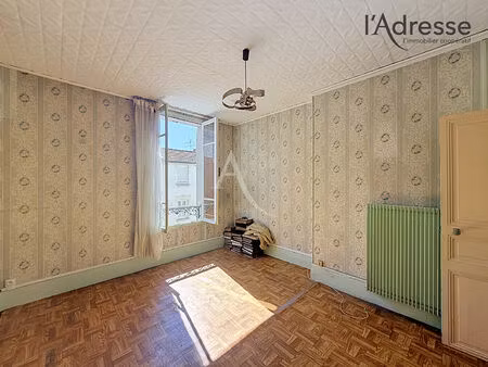 suresnes carnot - appartement 3 pièces 45m² avec beau potentiel