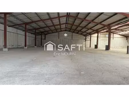 local commercial de stockage  ou boxe pour caravane  camping car.