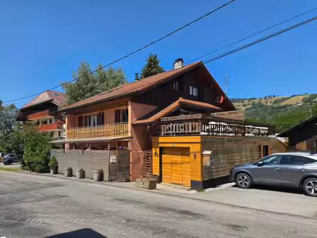 propriété polyvalente avec trois appartements – à proximité du centre de bernex