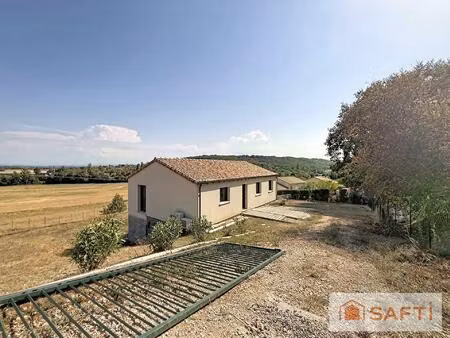 maison récente avec 2 800 m² et belle vue