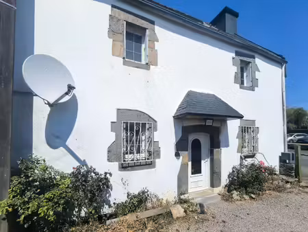 maison en pierre  70 m²  plein centre de plestin