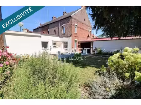 jolie propriété à conforter au potentiel d'env. 150 m2  idéalement située proche des comme