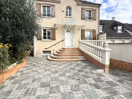 maison individuelle  sarcelles village  5 chambres  bon état