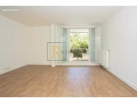 studio 1 pièce 38 m²
