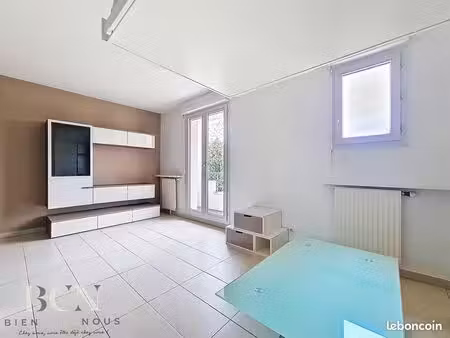 studio 1 pièce 27 m²