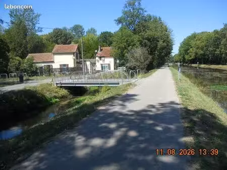 5300m2 maison100m2. (trou peche240m2 au milieu). dont à coté terr2700m2 entrée portail ind