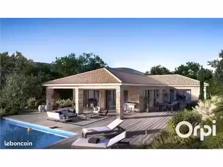 terrain 2 600 m² lecci