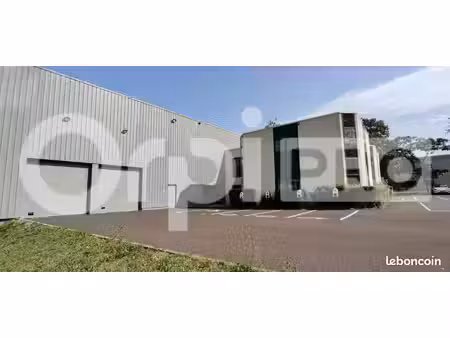 local d'activité 4 542 m²