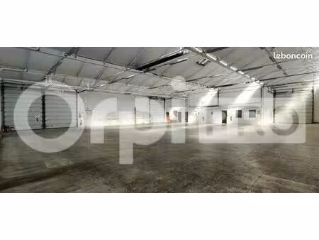 local d'activité 820 m²
