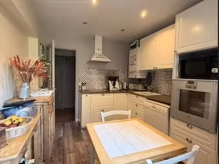 appartement 4 pièces de 92 m² avec jardin privatif de 150 m² et 2 parkings - centre-ville 