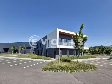 local d'activité 1 808 m²