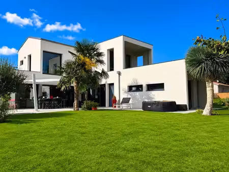 vente maison 5 pièces 164 m² à varzay (17460)  430 000 €