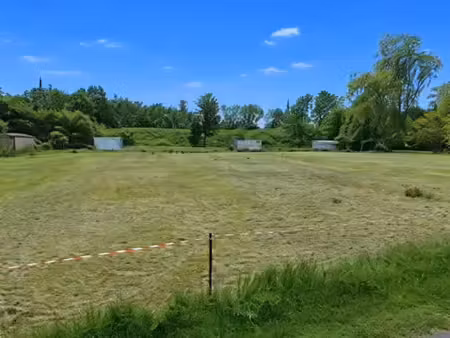 terrain constructible 798 m2 viabilisé - saint-germain-du-puy