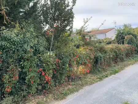 terrain à bâtir de 325 m2 au prix de 24650 à chaniers (17)