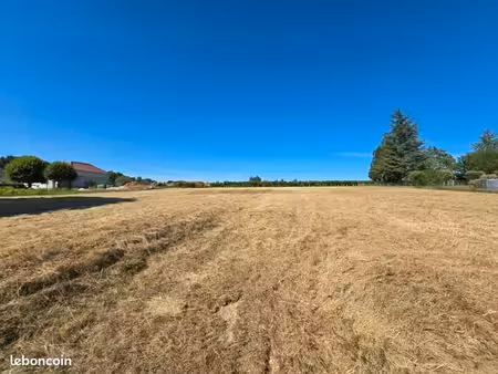 terrain 1 350 m² clion