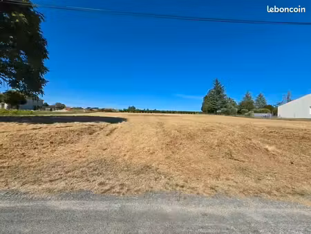 terrain 2 717 m² clion