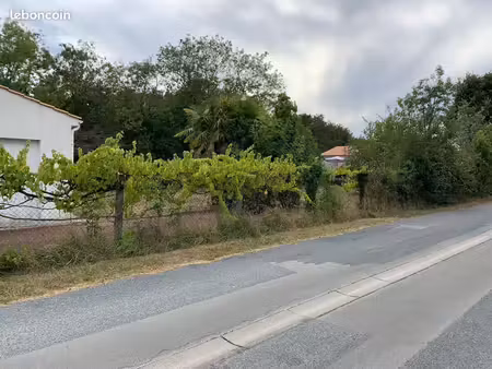 terrain à bâtir de 400 m2 au prix de 80000 à le chateau-d'oleron (17)