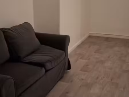 location studio 23m2 cachan 780 charges comprises