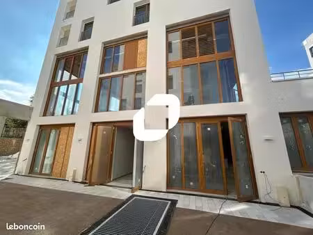 local d'activité 1 791 m²