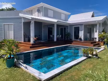 à vendre villa 147m2 4ch. terrain 475m2 piscine vue ocean
