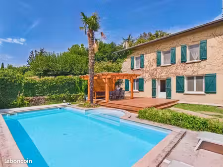 maison 7 pièces 196 m²