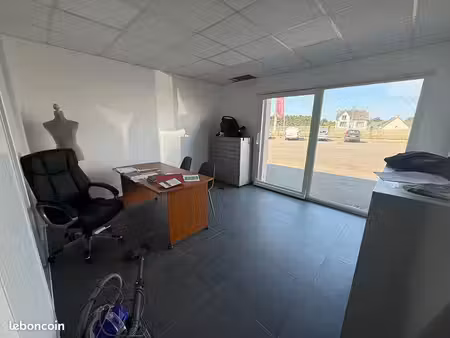 local 880 m² coetmieux