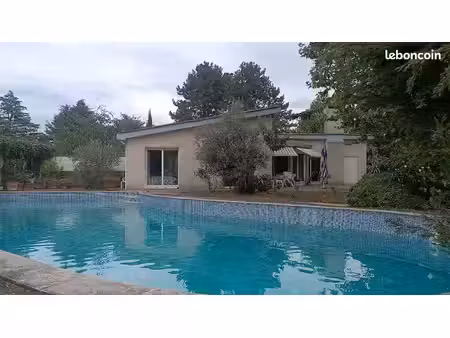 maison de campagne avec piscine et grand jardin
