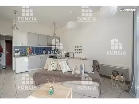 studio 28 m² avec terrasse  cave et parking