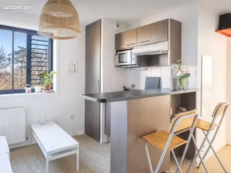 appartement rare meublé à louer - résidence jean griffon  place de parking