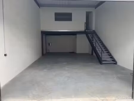 local d'activité 105 m²