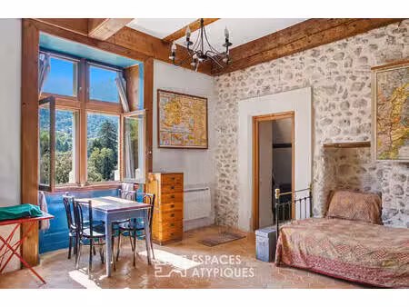 l'esprit château revisité : appartement t2 et sa tour médiévale