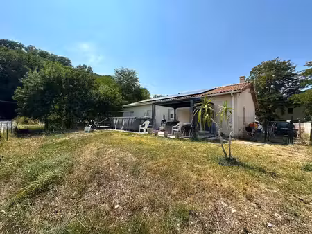 à vendre maison de plain-pied avec garage très au calme