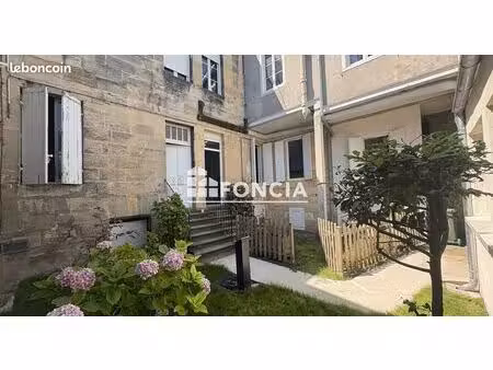 t3 traversant avec jardin privatif 15m2 – charme de l’ancien à proximité de la place calix