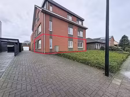 gelijkvloers appartement met garage te koop in loenhout!