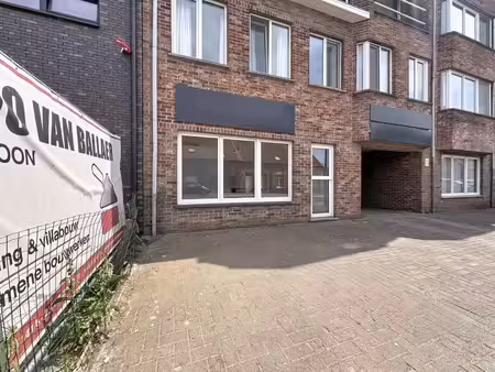 propriété commerciale compacte (environ 41 m²) dans un empla