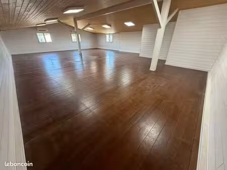 à louer à saint-jean-d'illac – local professionnel de 124 m²